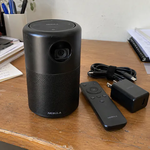 Foto do produto Projetor portátil Anker Nebula Capsule disponível para troca no Unitrocas