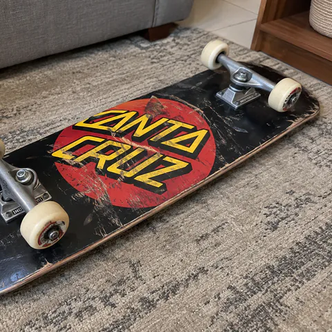 Foto do produto Skate completo Santa Cruz de 8 polegadas disponível para troca no Unitrocas