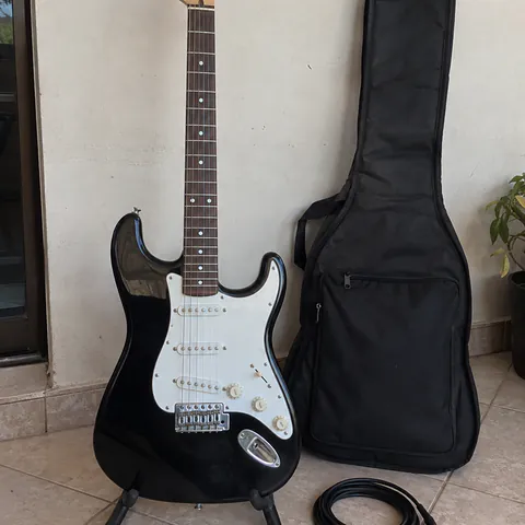 Foto do produto Guitarra Squier Bullet Stratocaster disponível para troca no Unitrocas