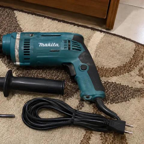 Foto do produto Furadeira de impacto Makita HP1630 disponível para troca no Unitrocas