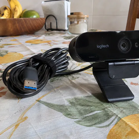 Foto do produto Webcam Logitech Brio 4K disponível para troca no Unitrocas