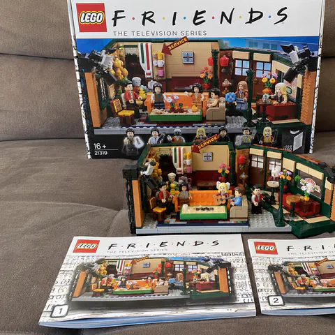 Foto do produto LEGO Ideas Central Perk 21319 disponível para troca no Unitrocas