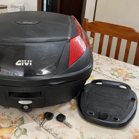Foto do produto Baú Givi Monolock B47 de 47 litros disponível para troca no Unitrocas