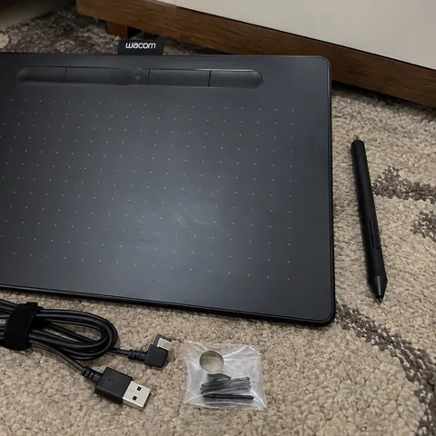 Foto do produto Mesa digitalizadora Wacom Intuos M CTL-6100 disponível para troca no Unitrocas