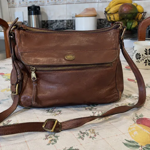 Foto do produto Bolsa Fossil Sydney de couro disponível para troca no Unitrocas