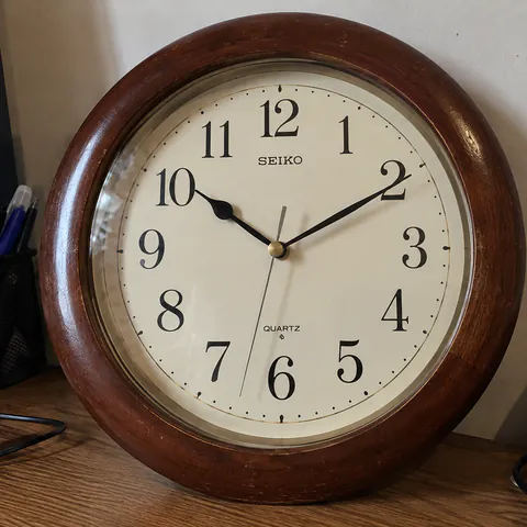 Foto do produto Relógio de parede Seiko dos anos 1980 disponível para troca no Unitrocas