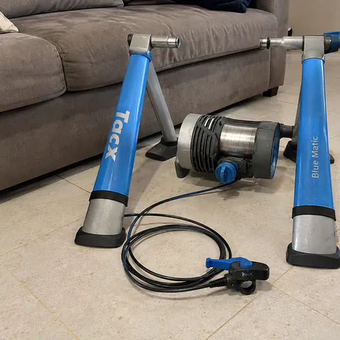 Foto do produto Rolo de treino Tacx Blue Matic T2650 disponível para troca no Unitrocas