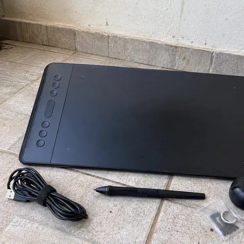 Foto do produto Mesa digitalizadora Huion Inspiroy H1060P disponível para troca no Unitrocas