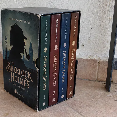 Foto do produto Box Sherlock Holmes com quatro volumes disponível para troca no Unitrocas