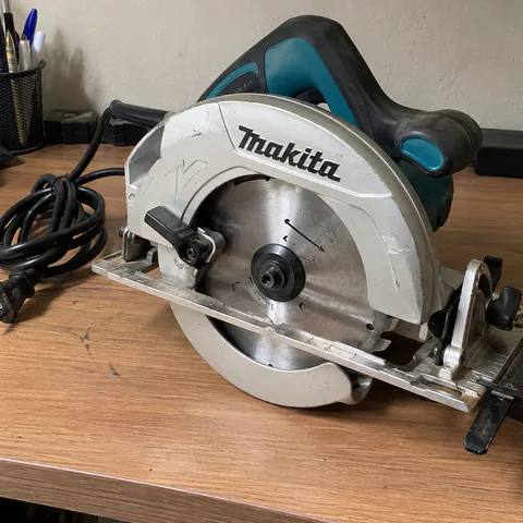 Foto do produto Serra circular Makita HS7601 disponível para troca no Unitrocas