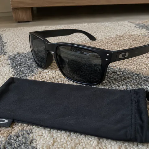 Foto do produto Óculos Oakley Holbrook OO9102 disponível para troca no Unitrocas