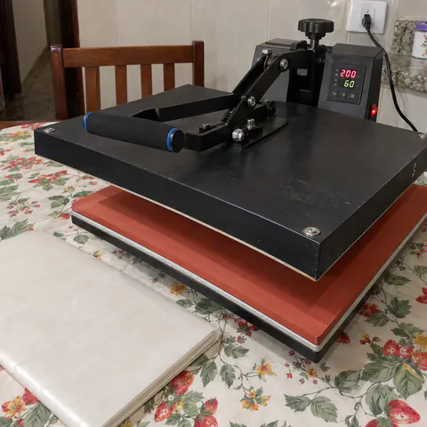 Foto do produto Prensa térmica de sublimação de 38 por 38 cm disponível para troca no Unitrocas