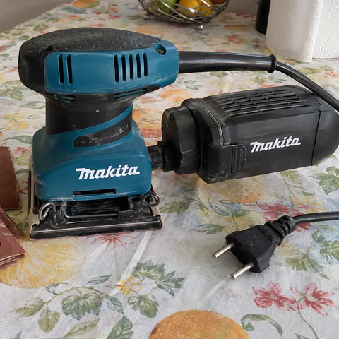 Foto do produto Lixadeira orbital Makita BO4556 disponível para troca no Unitrocas