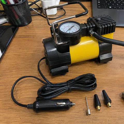Foto do produto Compressor automotivo portátil de 12 V disponível para troca no Unitrocas