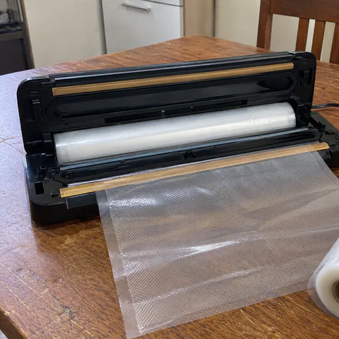 Foto do produto Seladora a vácuo com rolo de embalagem disponível para troca no Unitrocas