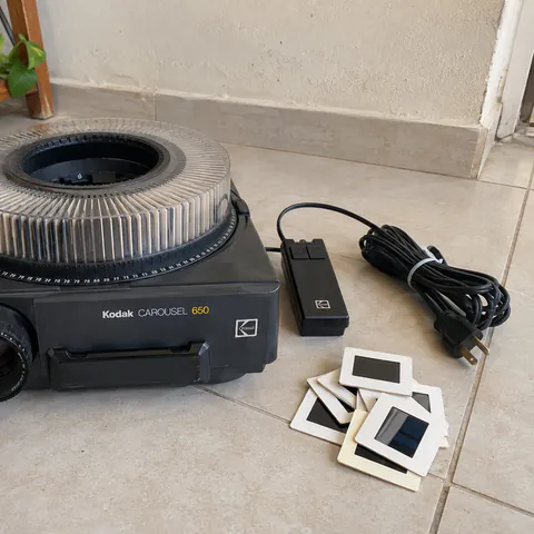 Foto do produto Projetor de slides Kodak Carousel 650 disponível para troca no Unitrocas