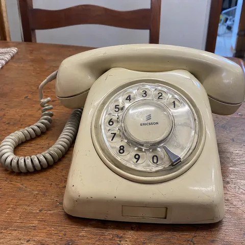 Foto do produto Telefone de disco Ericsson de mesa disponível para troca no Unitrocas
