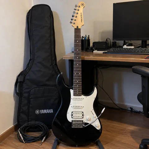 Foto do produto Guitarra Yamaha Pacifica 112J disponível para troca no Unitrocas
