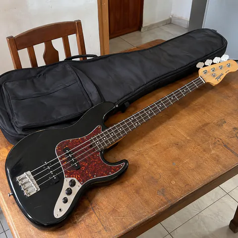 Foto do produto Baixo Tagima TW-73 de quatro cordas disponível para troca no Unitrocas