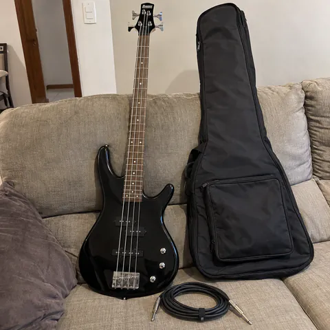 Foto do produto Baixo Ibanez GSR200 preto disponível para troca no Unitrocas