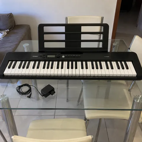 Foto do produto Teclado Casio LK-S250 com teclas iluminadas disponível para troca no Unitrocas