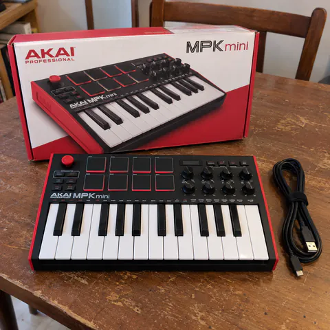 Foto do produto Controlador Akai MPK Mini MK3 disponível para troca no Unitrocas