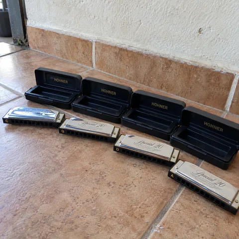 Foto do produto Kit de quatro gaitas Hohner Special 20 disponível para troca no Unitrocas