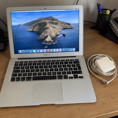 Foto do produto MacBook Air de 2017, 13 polegadas disponível para troca no Unitrocas