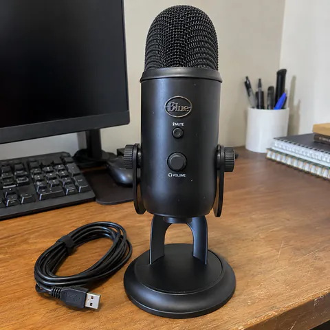 Foto do produto Microfone USB Blue Yeti com base disponível para troca no Unitrocas