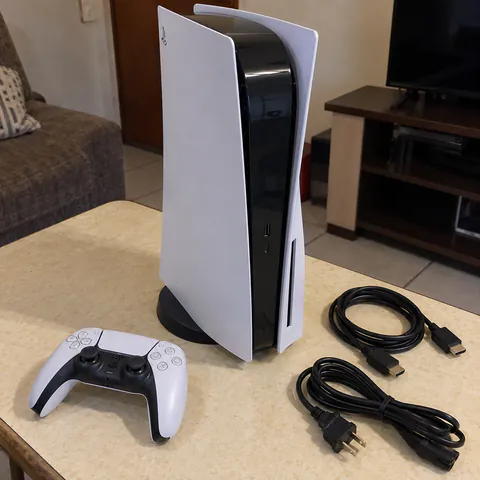 Foto do produto PlayStation 5 com leitor, 825 GB disponível para troca no Unitrocas
