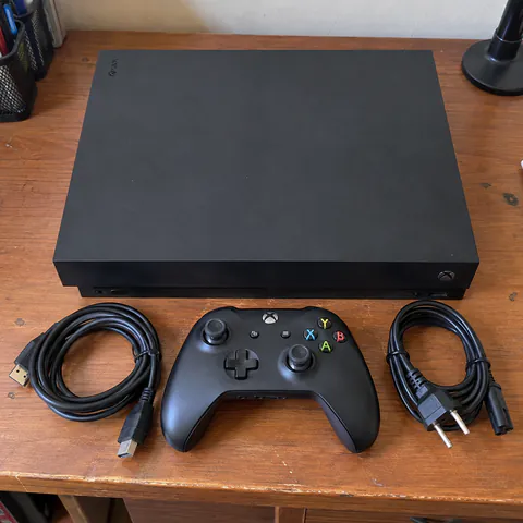 Foto do produto Xbox One X de 1 TB disponível para troca no Unitrocas