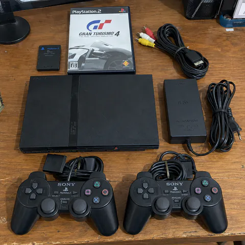 Foto do produto PlayStation 2 Slim com dois controles disponível para troca no Unitrocas