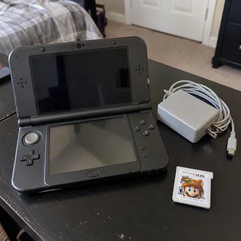 Foto do produto Nintendo 3DS XL com Super Mario 3D Land disponível para troca no Unitrocas
