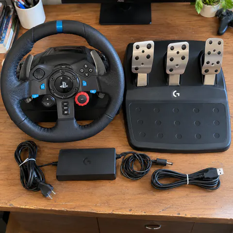 Foto do produto Volante Logitech G29 com pedais disponível para troca no Unitrocas