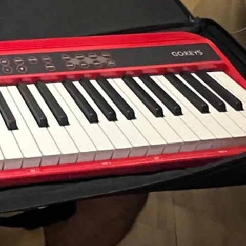 Foto do produto ROLAND GO KEYS disponível para troca no Unitrocas
